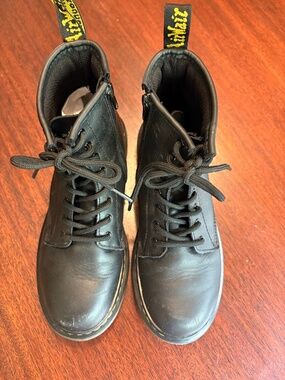 Ecu Doc Martins. Black Big Kid 4 M